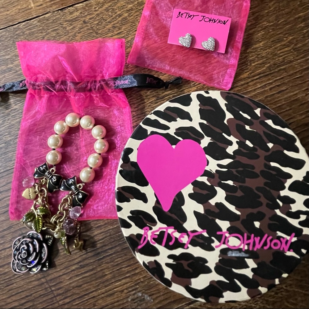 Betsey Johnson Bracelet, Earrings & Extras!💝